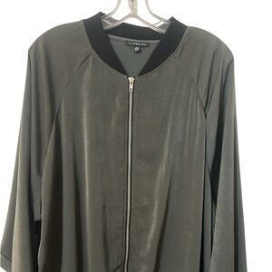 Fantastic silk-like bomber jacket! Worn once. Great for work or fun!Olive green!